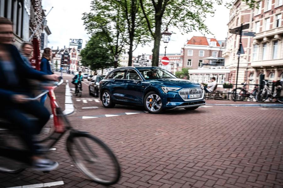  Audi e-tron 55 Quattro 2019 года  (WW) (фото 409 из 452)